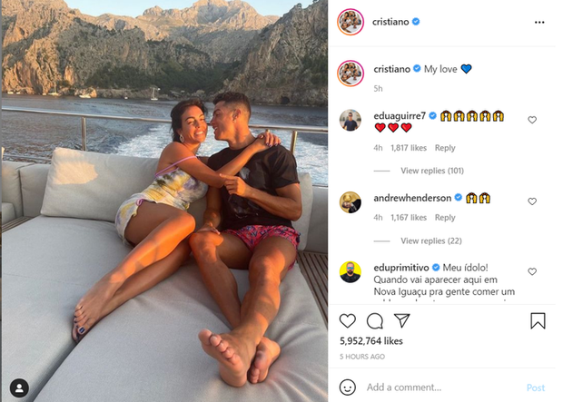 Ronaldo khiến MXH sốt xình xịch bằng tấm hình cực tình cảm cùng bạn gái, nhưng tâm điểm chú ý lại ở chiếc quần đùi - Ảnh 1. Ronaldo khiến MXH sốt xình xịch bằng tấm hình cực tình cảm cùng bạn gái, nhưng tâm điểm chú ý lại ở chiếc quần đùi - Ảnh 1.