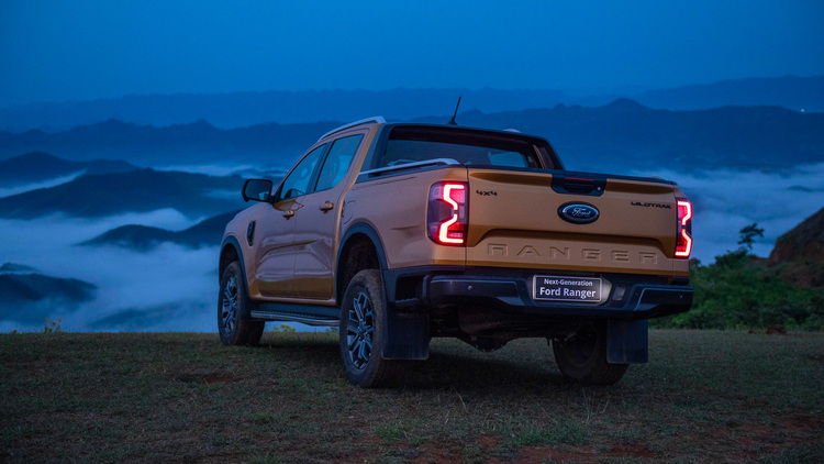Otosaigon-Ford Ranger Wild Track Mountain 3.jpg
