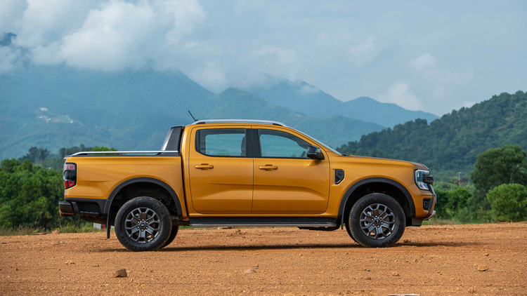Otosaigon-Ford Ranger Wild Track 30.jpg