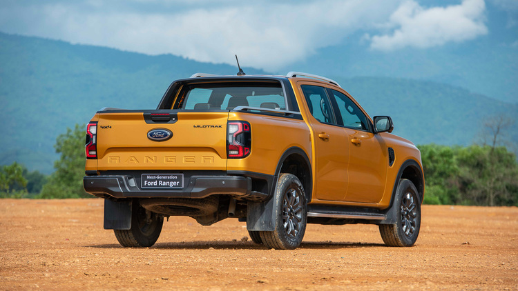 Otosaigon-Ford Ranger Wild Track 34.jpg